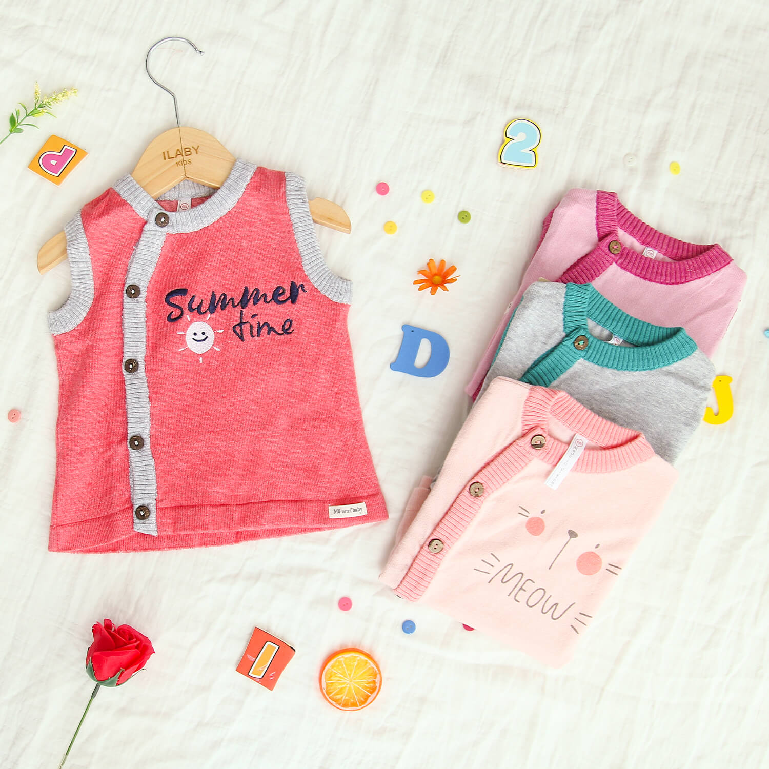 Áo gile len cài lệch bé trai và bé gái Momma hình summer - Mèo - In chữ 6 ao-gile-len-cai-lech-be-trai-va-be-gai-momma-hinh-summer-meo-in-chu-3